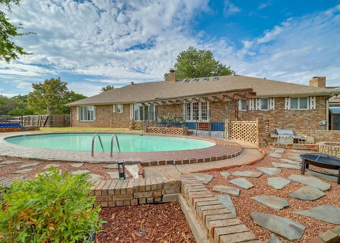 Backyard Oasis! Spacious W/ Pool * Tulsa