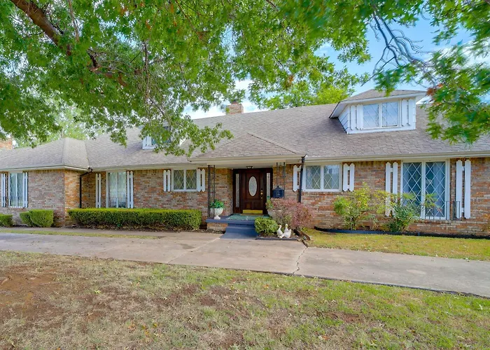 Backyard Oasis! Spacious W/ Pool