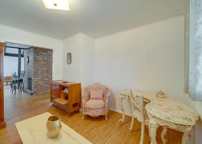 Backyard Oasis! Spacious W/ Pool Holiday home Tulsa