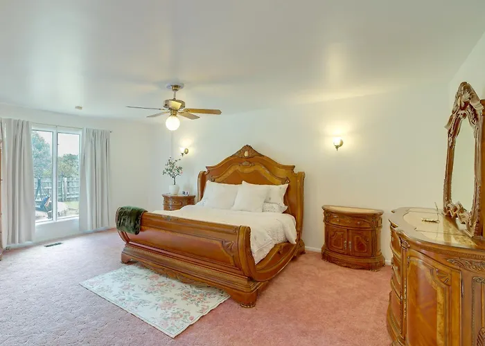 Backyard Oasis! Spacious W/ Pool Tulsa